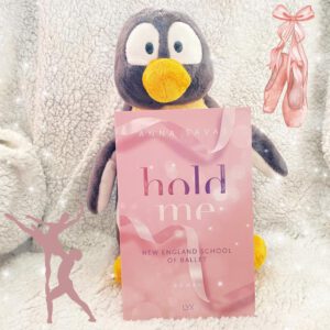 Lesepinguin | Hold Me | Anna Savas l | Rezension | dramatischer New Adult Liebesroman in England